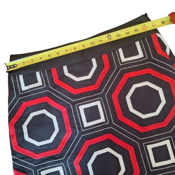 Ann Taylor Geometric Embroidered Pencil Skirt sz 10 Edgy Career Black Red White - Picture 5 of 12